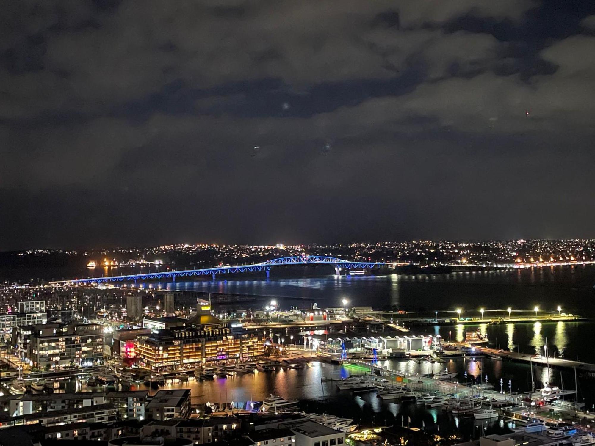 Top Floor Harbour View And Skytower View Apartment In Cbd Auckland Extérieur photo